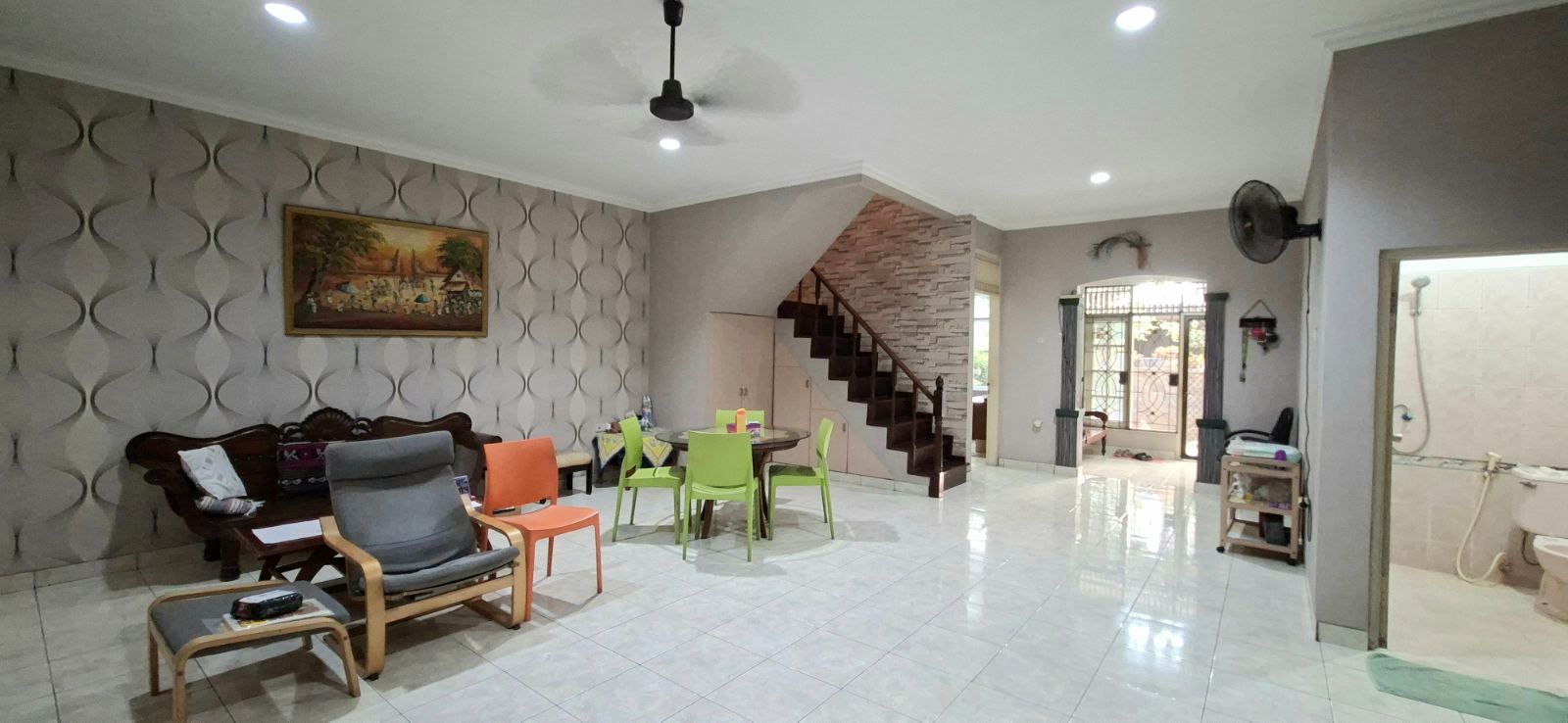 Rumah 2 lantai rapi siap huni di Mina Gapura Joglo
