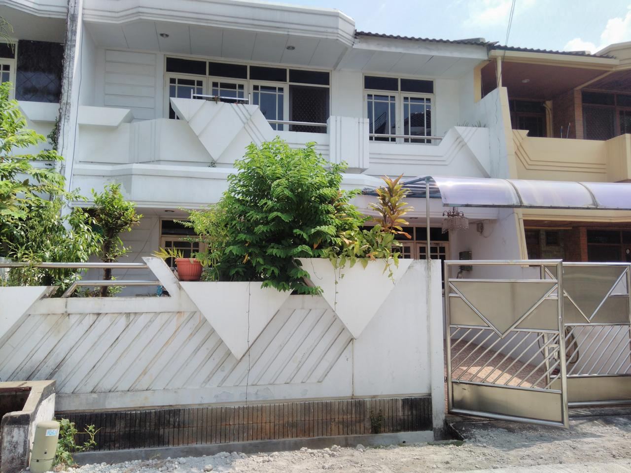Rumah Siap Huni di Green Garden Jakbar