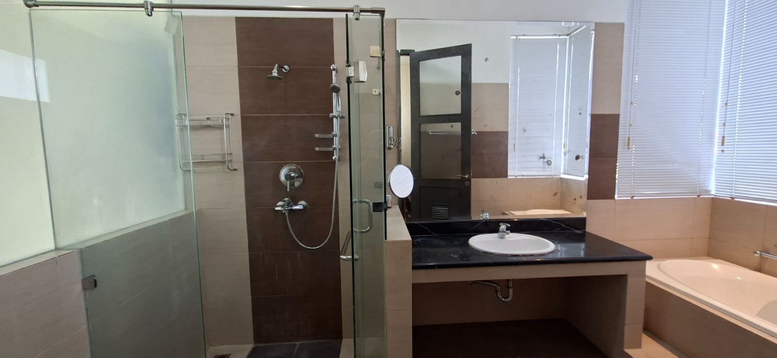 Jual dan Sewa Rumah Mewah Rapi Terawat di Grenvil Jakbar