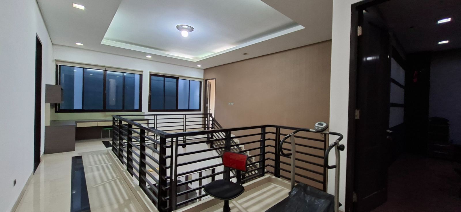 Jual dan Sewa Rumah Mewah Rapi Terawat di Grenvil Jakbar