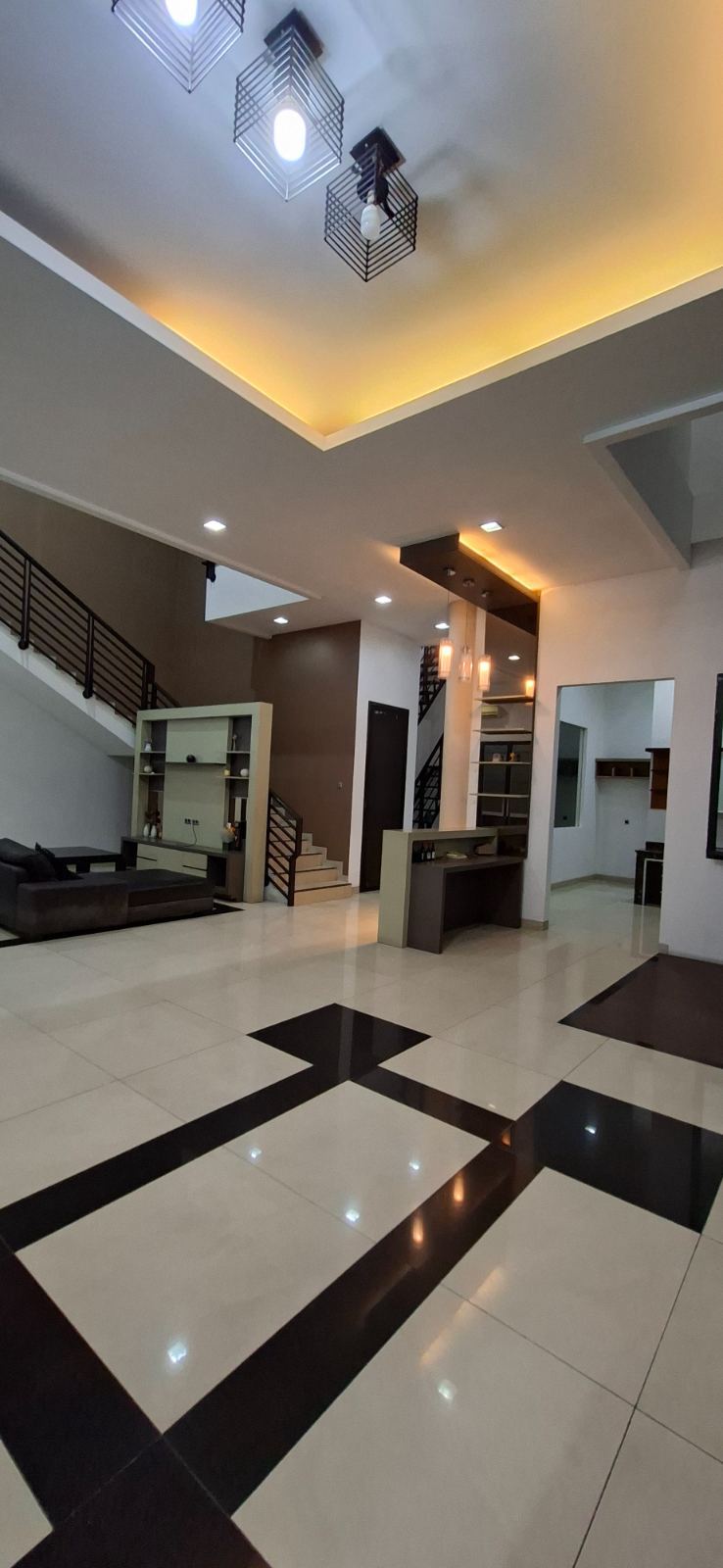 Jual dan Sewa Rumah Mewah Rapi Terawat di Grenvil Jakbar