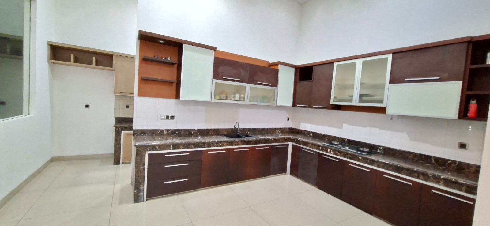 Jual dan Sewa Rumah Mewah Rapi Terawat di Grenvil Jakbar