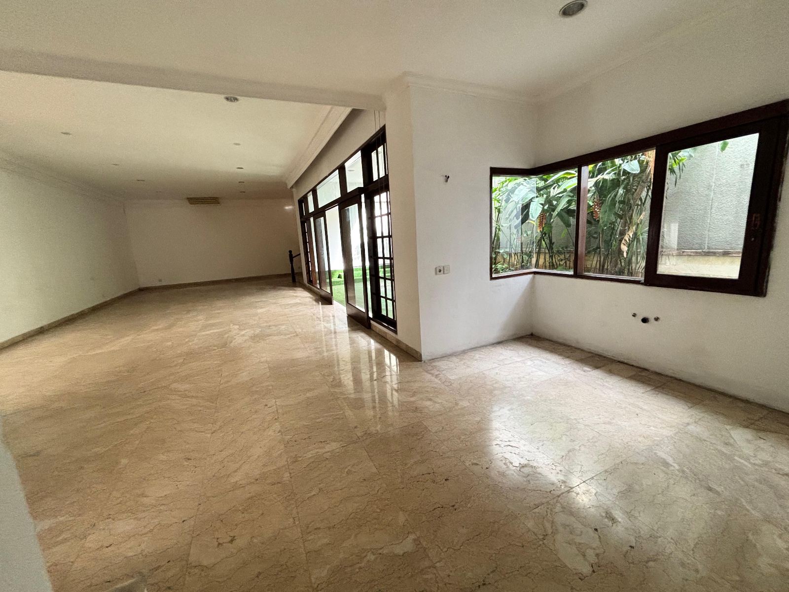 Rumah Disewakan di Permata Hijau